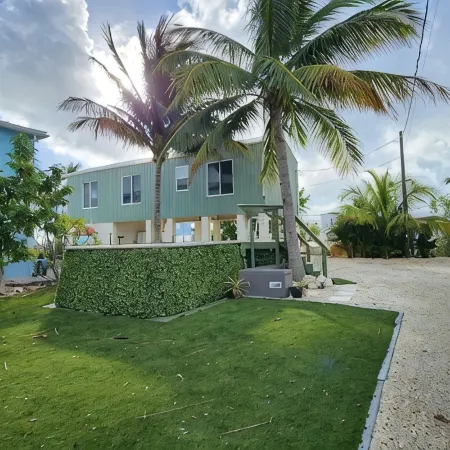Upscale ocean front home & easy canal boat access to Gulf or Atlantic