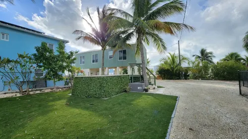 Upscale ocean front home & easy canal boat access to Gulf or Atlantic