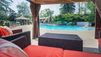 The Yankee Inn - Pools