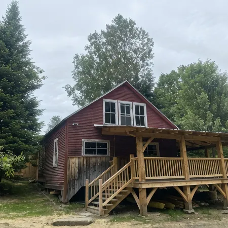 Secluded trailside cabin for 8 people on Kingdom Trails