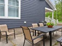 Beach House Lake Shore Road steps to Miller Beach access. 4 bedrm4 bathroom Hotels in Chikaming Township