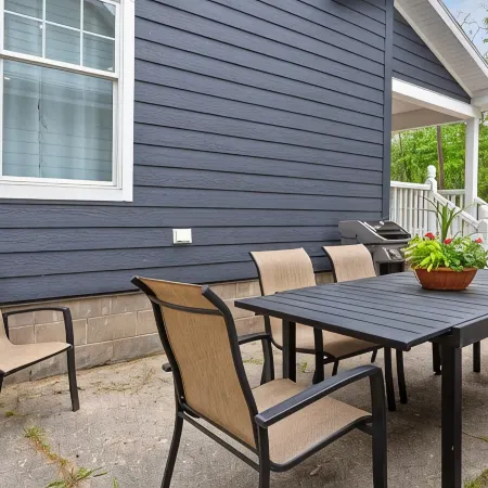 Beach House Lake Shore Road steps to Miller Beach access. 4 bedrm4 bathroom