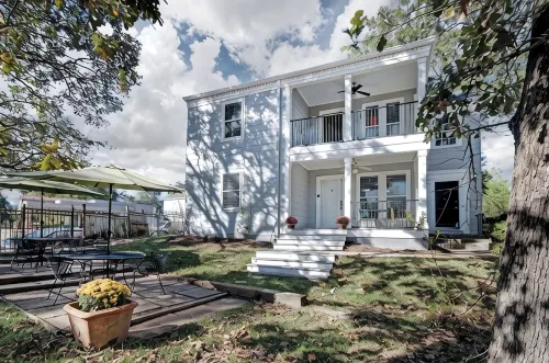 Fondren "Upper Level Style, Comfort and Luxury - 3-Star