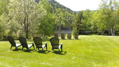 Auberge Maison Gagne Отели в г. 