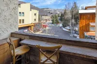 Ski-in/Ski-Out Penthouse 200ft to Gondola, Mountain Views, Fireplace & Balcony