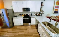 The Sugar Shack Cottage with Hot Tub - 방갈로