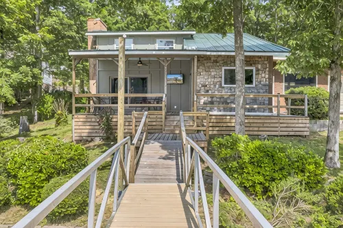 No Steps, Game Room, Canoe & Kayaks, Dock, All Paved Roads! 10 Min to 2 Marinas! - petit déjeuner