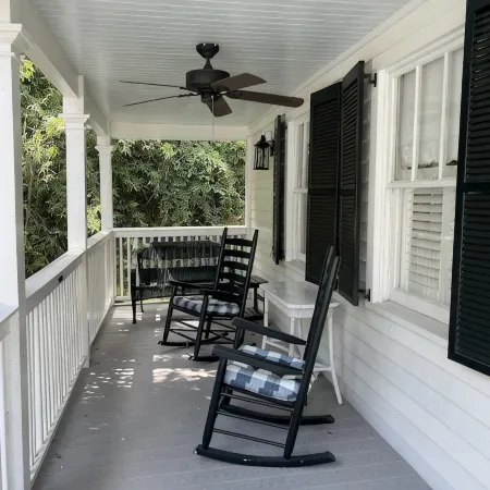 Carriage House under Live Oaks in historic Beaufort SC