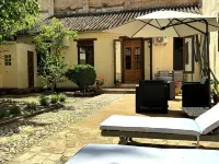 House in front of the Alhambra with a private garden and views - Bungalows