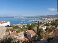 Ideally located 3-bedroom apartment with air conditioning and parking. -  Ferienwohnungen