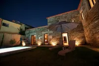 Old house restored in Douro, 5 km from Vila Real. Comfort and tranquility. - Pools