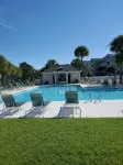 Salty Livin & Golf Retreat. Your Relaxing, Stress Free Vacation Awaits You!! - Swimmingpools