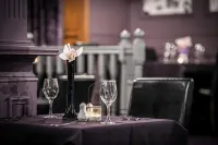 Number 44 Hotel & Bar - พร้อมอาหารเช้า