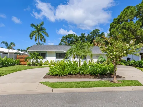 Southside Bungalow with Pool, Spa & Putting Green - Private Pool
