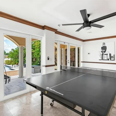 Hollywood Luxurious Waterfall 6 bedroom house . Incredible views