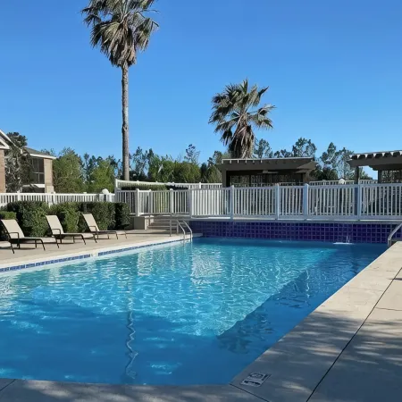 2 BR/ 2BA Condo1 King /2 Full beds Sleeps 6 close to OWA & Foley Tourism Complex