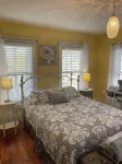 Glamour meets Country Guest Suite with Hot Tub!