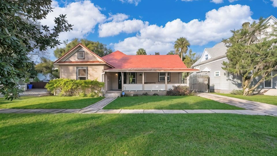 Beautiful home near Disney Private PoolBBQ Downtown