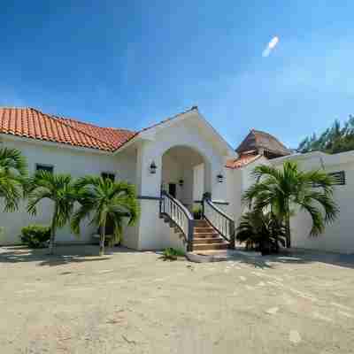 Seaside Palace in Paradise 4 Bedroom/3 Bath Luxury Home. Hotel Exterior