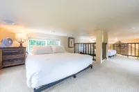 ElkCreekInn: creekside tiny home - バルコニー