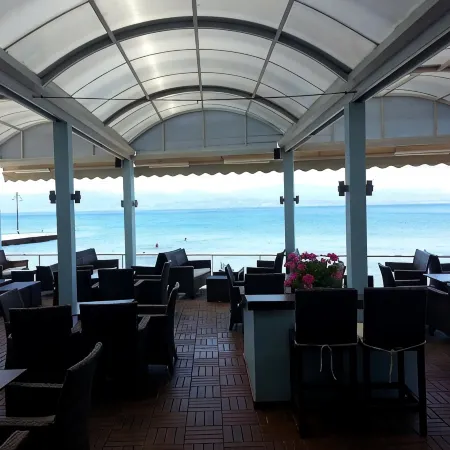 Artemis Hotel