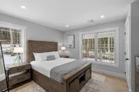 King’s Lodge in Woodstock – Sleeps 9, Family Retreat!