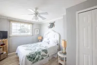 Salty Kisses Seaside Condo just steps to the beach and fishing pier - Parvekkeita