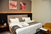 The Thribeka International Hotel - Balkon
