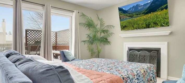 PROMO 10% WEEKLY AND 15% MONTHLY OFFNaperville/Aurora, King Bed, Fenced Yard! Hotels in Aurora