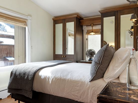 Ski-in/Ski-Out Penthouse 150 ft. to Gondola, Views, Fireplace, Balcony & Parking