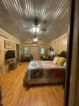 Papa Bears Cozy Cabin at Up The Creek - Balcony