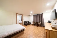 Traum Hotel & Condo - Mountain view