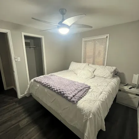 Newly Remodeled! 3Bed/2Bath house w/bonus adult bunk beds! Close to KSU stadium!