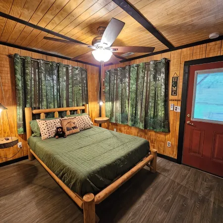Authentic Cabin 5 Miles to Gsmnp & Cades Cove. Great Views. Easy Roads & Access