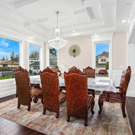 Spacious 5BR Retreat New Seattle