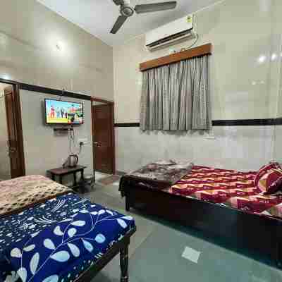 Shri Gaya Prasad Dham Rooms