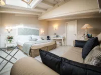 Victoria Hotel Letterario Hoteles cerca de Puerto de Triestre
