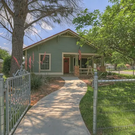 Charming Cottage-3 Mins to Downtown-Pet Friendly!