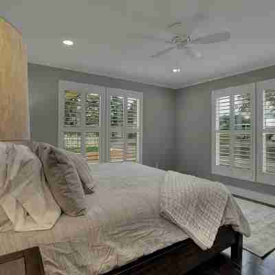 Upscale Home with Pool and FirePit - Close to Mercer St! Rooms
