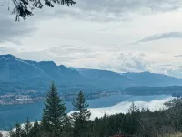 Farmstead Haven with River Views & Sauna - Homestays