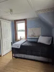 Cozy Lake house, Large Enclosed Porch, Private beach - Homestays