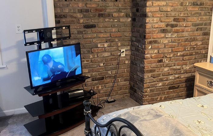 Downstairs of home 2-bedroom with AC, WiFi in  Red Bank. Private entrance.