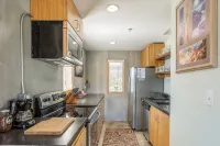 Cozy 1-bedroom pet friendly apartment in enchanting Chattanooga with WiFi, AC - Homestays