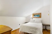 Picturesque Cabin - Lake Access, Arcade, Fireplace