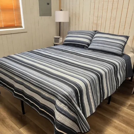 Cozy Tiny Home Cabin Near Lake Greeson & Kirby Landing – Pet-Friendly!