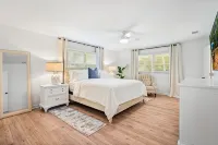 Airy 5br home w/pool, outdoor living, game room