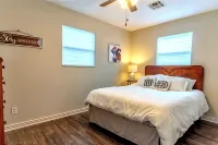 Historic 3 bed, 2bath Bungalow Minutes from IAH with Backyard Putting Green!