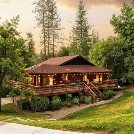 Serene Creekfront Cabin 2000 Sqft | 20Min to Yosemite