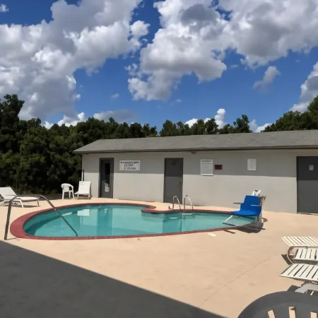 Travelodge by Wyndham Clarksville