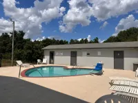 Travelodge by Wyndham Clarksville - 2-Star